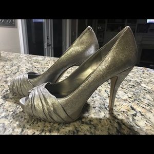 Gianni Bini Pewter NWOT Size 10